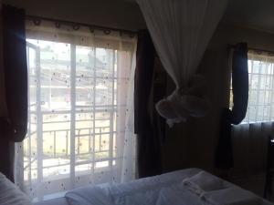 Postel nebo postele na pokoji v ubytování Kim Suites - Mvuli Studio Apartment