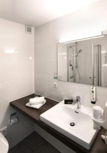 
A bathroom at Hotel Fischerwirt
