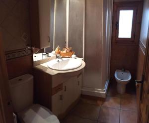 a bathroom with a sink and a toilet at Apartamento Rafa in Valdelinares