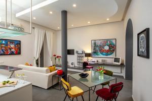 A television and/or entertainment centre at SECRET GARDEN - Amazing Loft in The Imperial Rome
