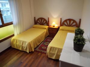 Giường trong phòng chung tại Casa de campo cerca del mar