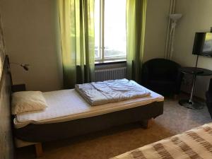 Posteľ alebo postele v izbe v ubytovaní Karlshamn Vandrarhem och Hotell
