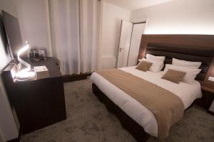 Katil atau katil-katil dalam bilik di Hôtel Bastide