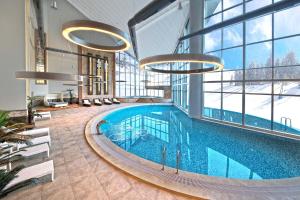 Бассейн в Bof Hotels Uludağ Ski&Luxury Resort All Inclusive или поблизости