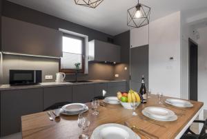 Kuchyňa alebo kuchynka v ubytovaní Apartament Widok