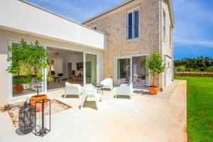 Gallery image of Villa Vela Muline - 8 plus 2 guests - heated pool in Ugljan