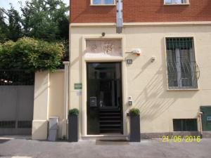 The facade or entrance of Hotel Amalfi