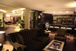 Lounge nebo bar v ubytování Mirilayon Hotel - Old Town