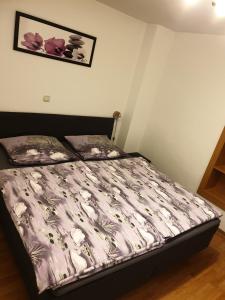 a bedroom with a bed with a purple comforter at Appartement Schepper's in Trier
