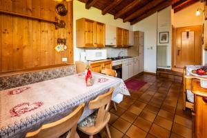 Kuchyň nebo kuchyňský kout v ubytování Casa dal Ri'