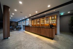 a lobby with a bar with bottles of wine at EE Hotel in Kassel