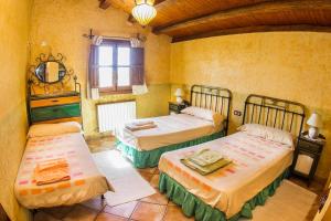 Postel nebo postele na pokoji v ubytování Casa Rural El Cartero