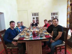 Tetamu yang menginap di Qutlug Qadam Guest House