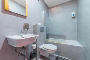 Łazienka w obiekcie Ok Hostel Madrid