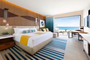 Postel nebo postele na pokoji v ubytování Hard Rock Hotel Los Cabos