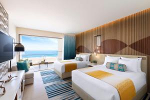 Postel nebo postele na pokoji v ubytování Hard Rock Hotel Los Cabos