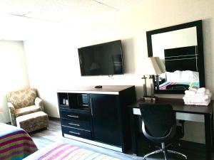 TV a/nebo společenská místnost v ubytování Tappan Zee Hotel