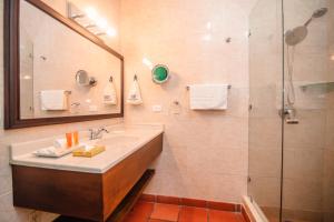 a bathroom with a sink and a shower at Hotel El Convento Leon Nicaragua in León