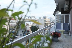 A balcony or terrace at Leoforos 28is Oktovriou