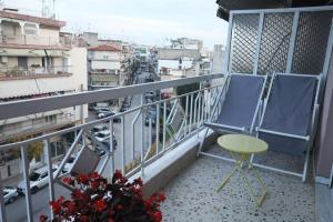 A balcony or terrace at Leoforos 28is Oktovriou
