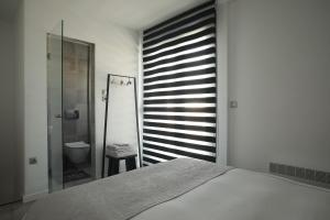 A bathroom at Leoforos 28is Oktovriou Még 37 kép