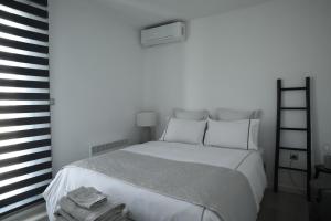 A bed or beds in a room at Leoforos 28is Oktovriou