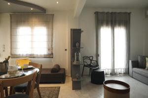 A seating area at Leoforos 28is Oktovriou