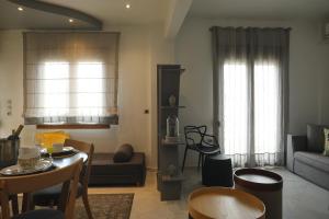 A seating area at Leoforos 28is Oktovriou