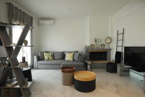A seating area at Leoforos 28is Oktovriou