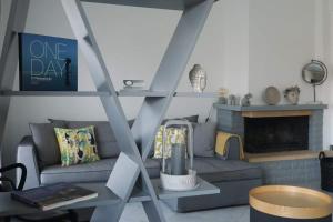 A seating area at Leoforos 28is Oktovriou