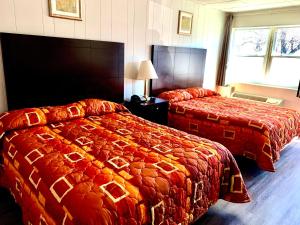 Postel nebo postele na pokoji v ubytování Tappan Zee Hotel