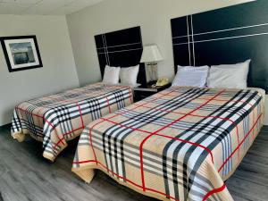 Postel nebo postele na pokoji v ubytování Tappan Zee Hotel