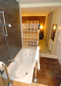Łazienka w obiekcie Hotel Macami