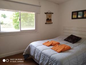 a bedroom with a bed with two towels on it at Ensueño casa de isla in Tigre