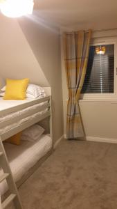 アラプールにあるNumber 27のベッドルーム1室(二段ベッド2台、窓付)が備わります。
