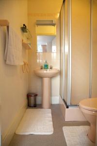 Ένα μπάνιο στο Villa Marina +34 φωτογραφίες