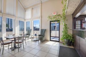 a dining room with a table and chairs and windows at Econo Lodge Inn & Suites in Oklahoma City