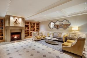 a living room filled with furniture and a fireplace at Hotel Ballard in Seattle