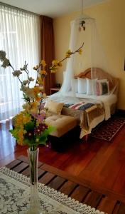 Postel nebo postele na pokoji v ubytování Entire Studio-Penthouse De Luxe