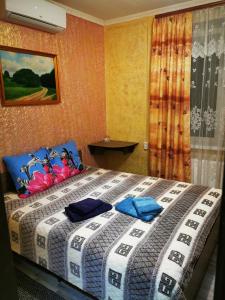 Llit o llits en una habitació de Міні КВАРТАЛ