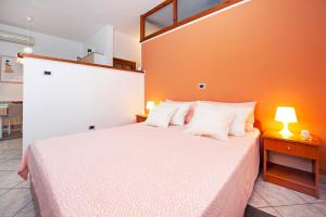 Postel nebo postele na pokoji v ubytování Apartments Anamarija