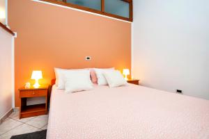 Postel nebo postele na pokoji v ubytování Apartments Anamarija