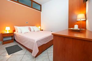 Postel nebo postele na pokoji v ubytování Apartments Anamarija