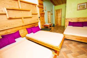 Una cama o camas en una habitación de Sagada Lodging Home