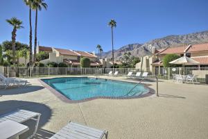 Condo with Mountain Views-3mi to DT Palm Springs 내부 또는 인근 수영장