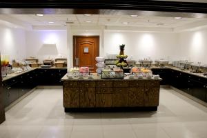 Makanan di atau di tempat lain dekat hotel