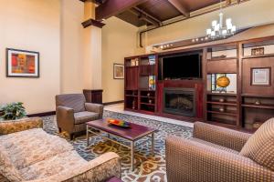 a living room with a couch and a tv at Holiday Inn Chicago North - Gurnee, an IHG Hotel in Gurnee