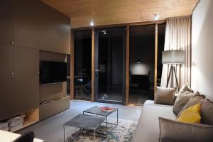 Μια τηλεόραση ή/και κέντρο ψυχαγωγίας στο Design Ferienwohnung nienrausch Apartment 2