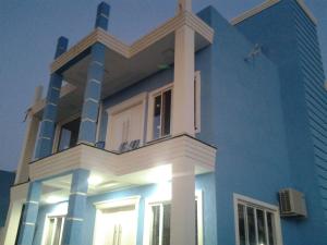 a blue house with a white trim at CASA AZUL 1 in Foz do Iguaçu