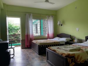 Llit o llits en una habitació de Mahendra & Sunita's Home NPL